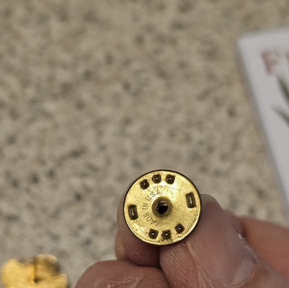 Vintage Goldtone Shamrock Pierced Earring and Pin Set - Picture 5 of 5